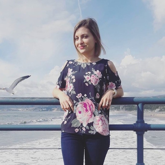 Floral cold shoulder spring shirt 🌸 - Picture 4 of 4